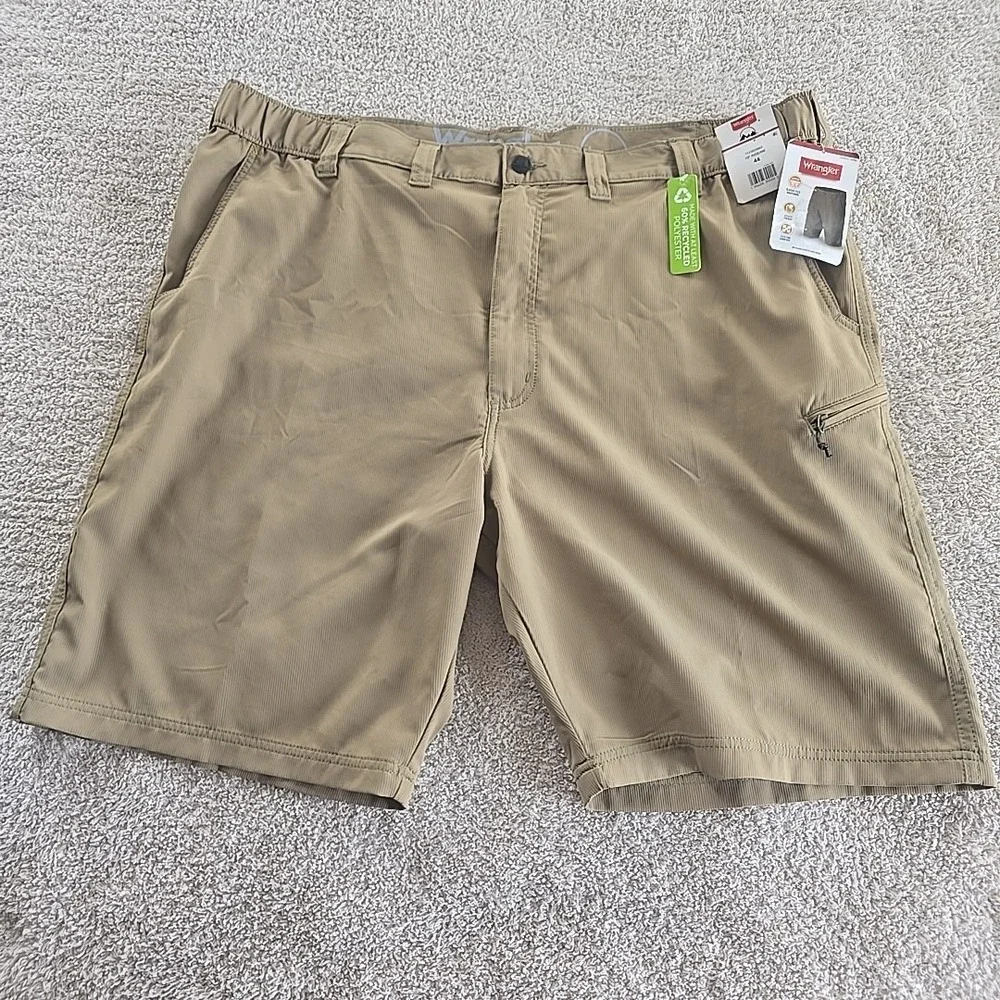 Wrangler Men's Performance Relaxed Fit‎ Shorts with Utility Pocket Flex Waist 44